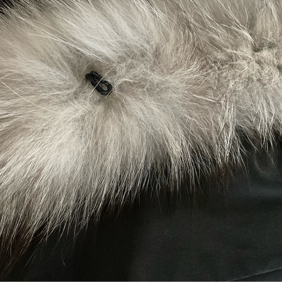 Beautiful mink coat with blue fox collar that runs down. Very warm, light, cozy - Picture 8 of 10